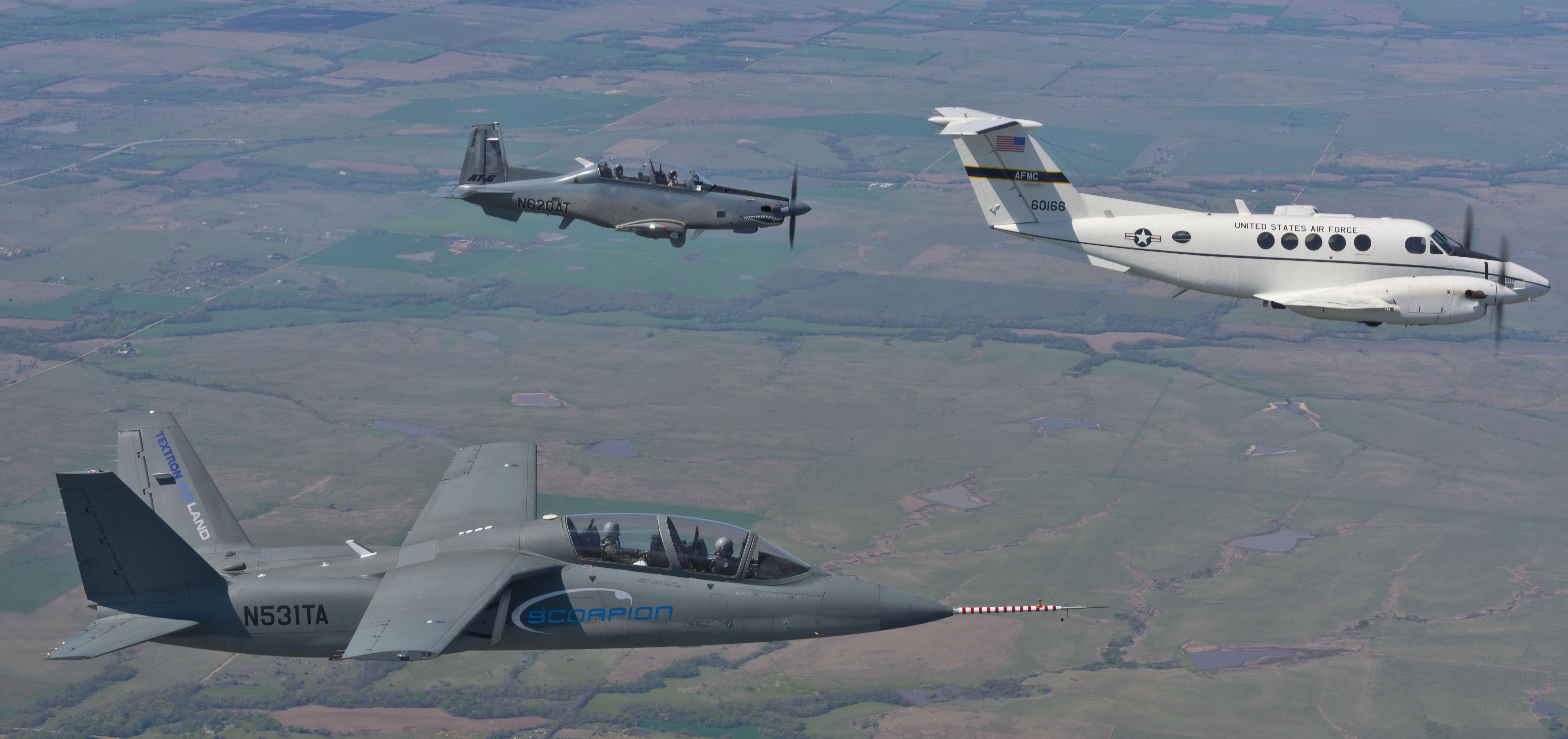 Bevæger sig Sinis Hobart Low-Cost, Light-Attack Aircraft for USAF Gains Momentum