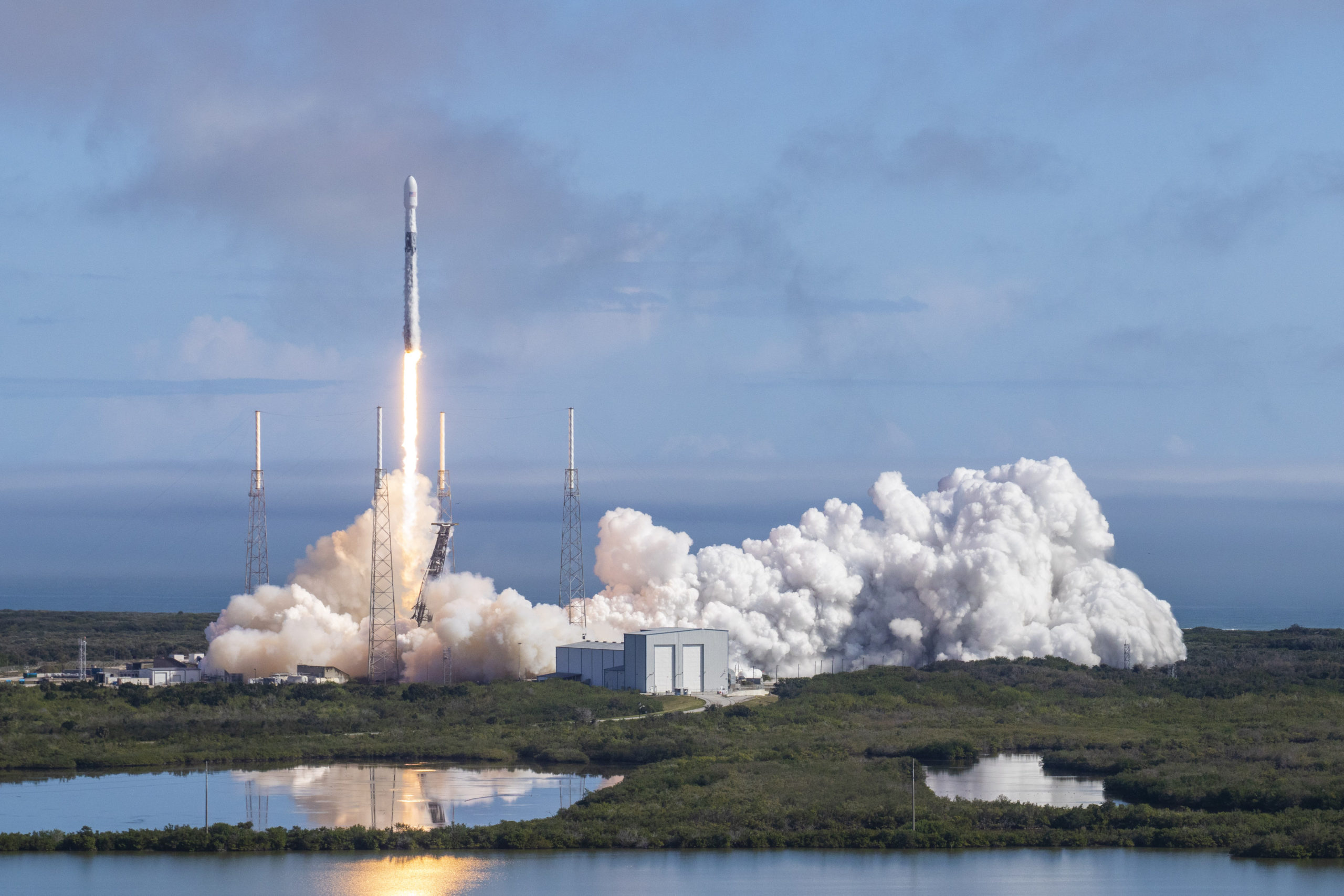 SpaceX Launches 60 Sats, Dunks Another Booster - AVweb