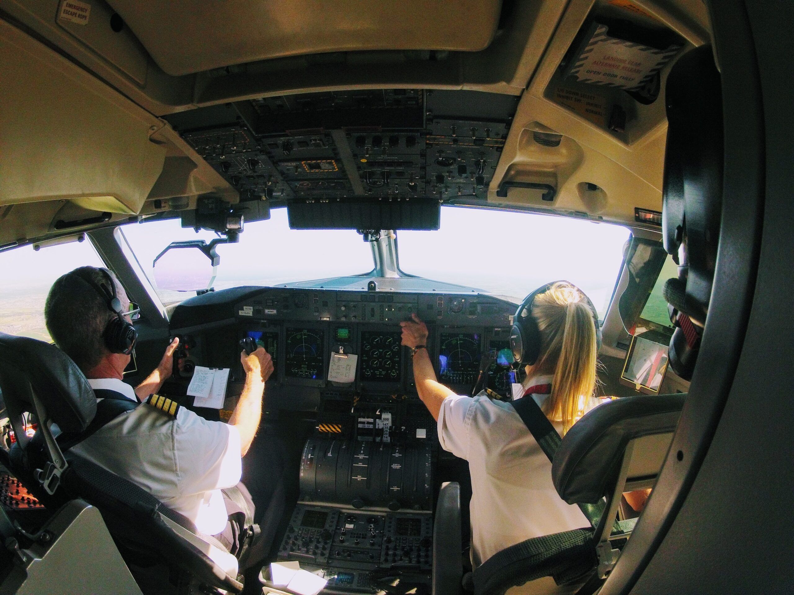 A Worry for Some Pilots: Their Hands-On Flying Skills Are Lacking - The New  York Times