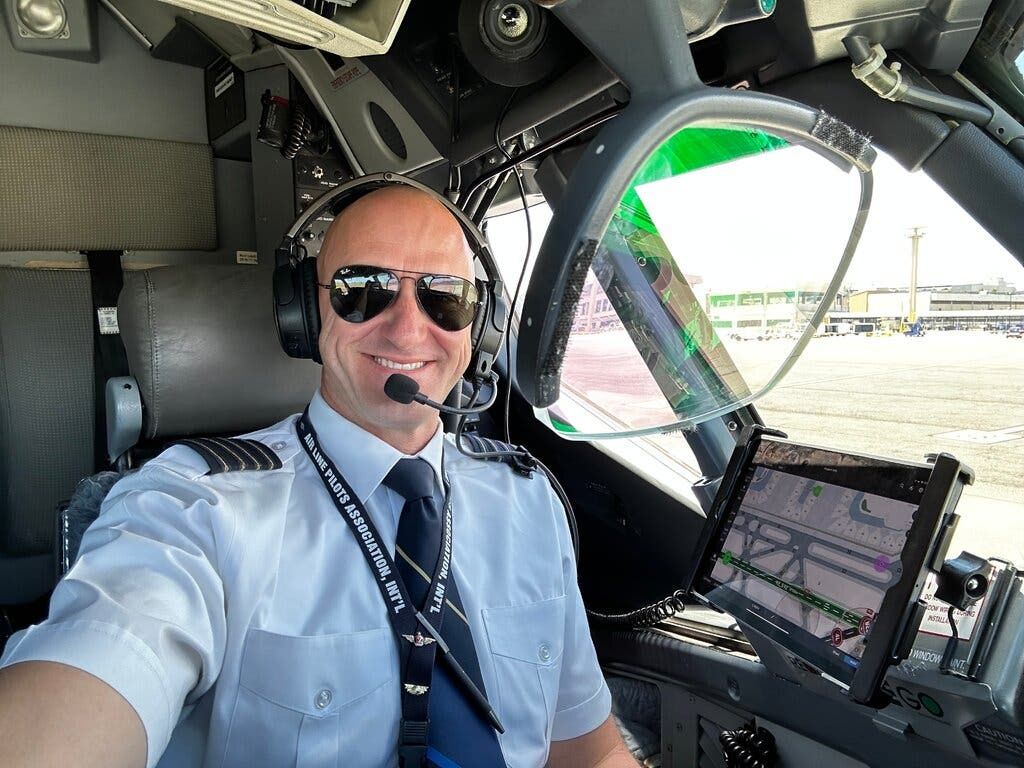 Off-duty pilot arrested for cockpit disturbance is released from